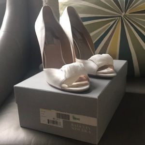 Badgley Mischka Hyde in White Satin sz 8